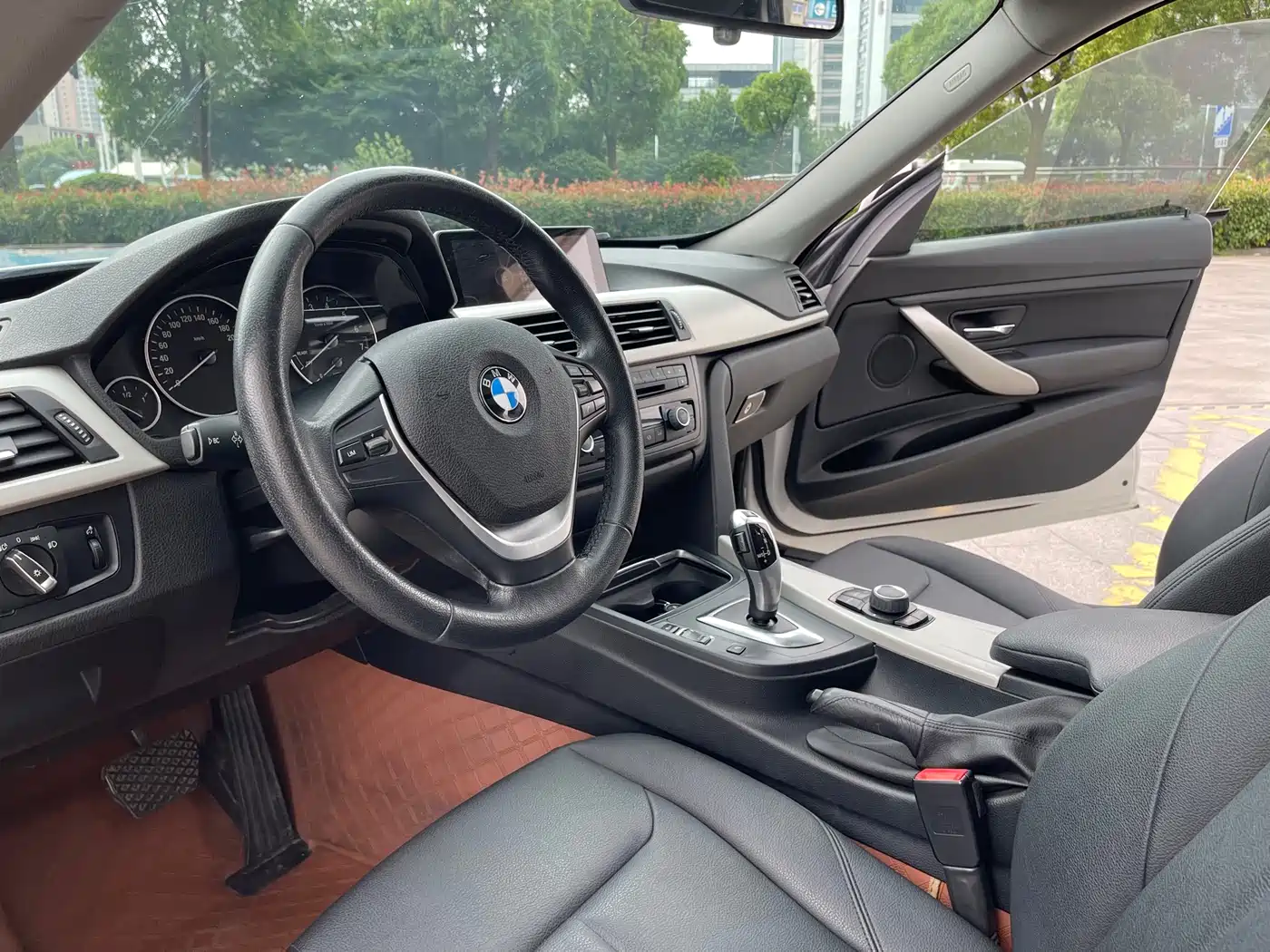 BMW 3 Series GT 2013 Model 320i Leading фото 3