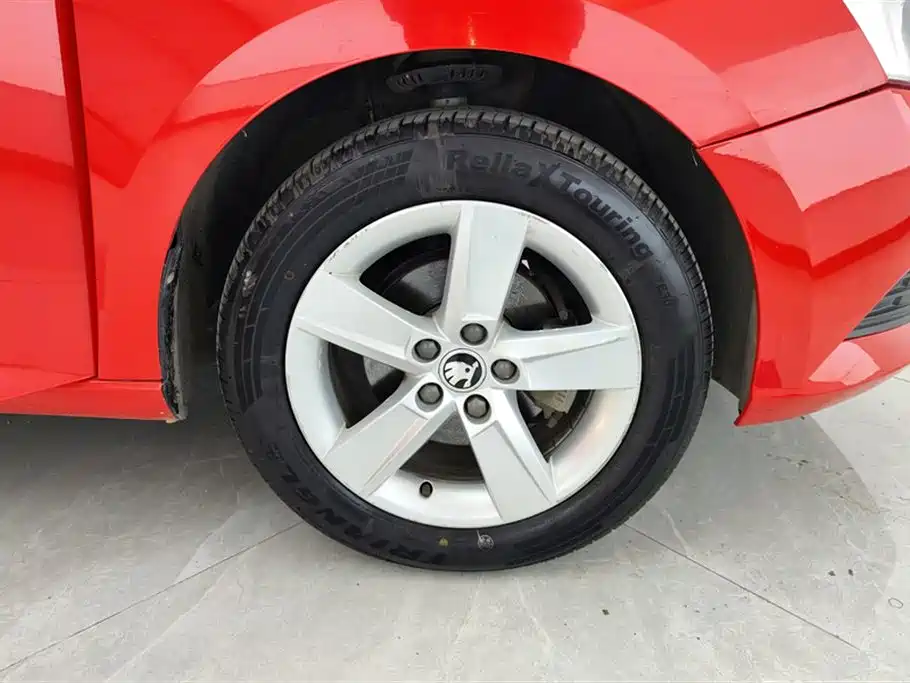 Škoda Fabia 2017 1.4L Auto Car Enjoy Edition фото 6