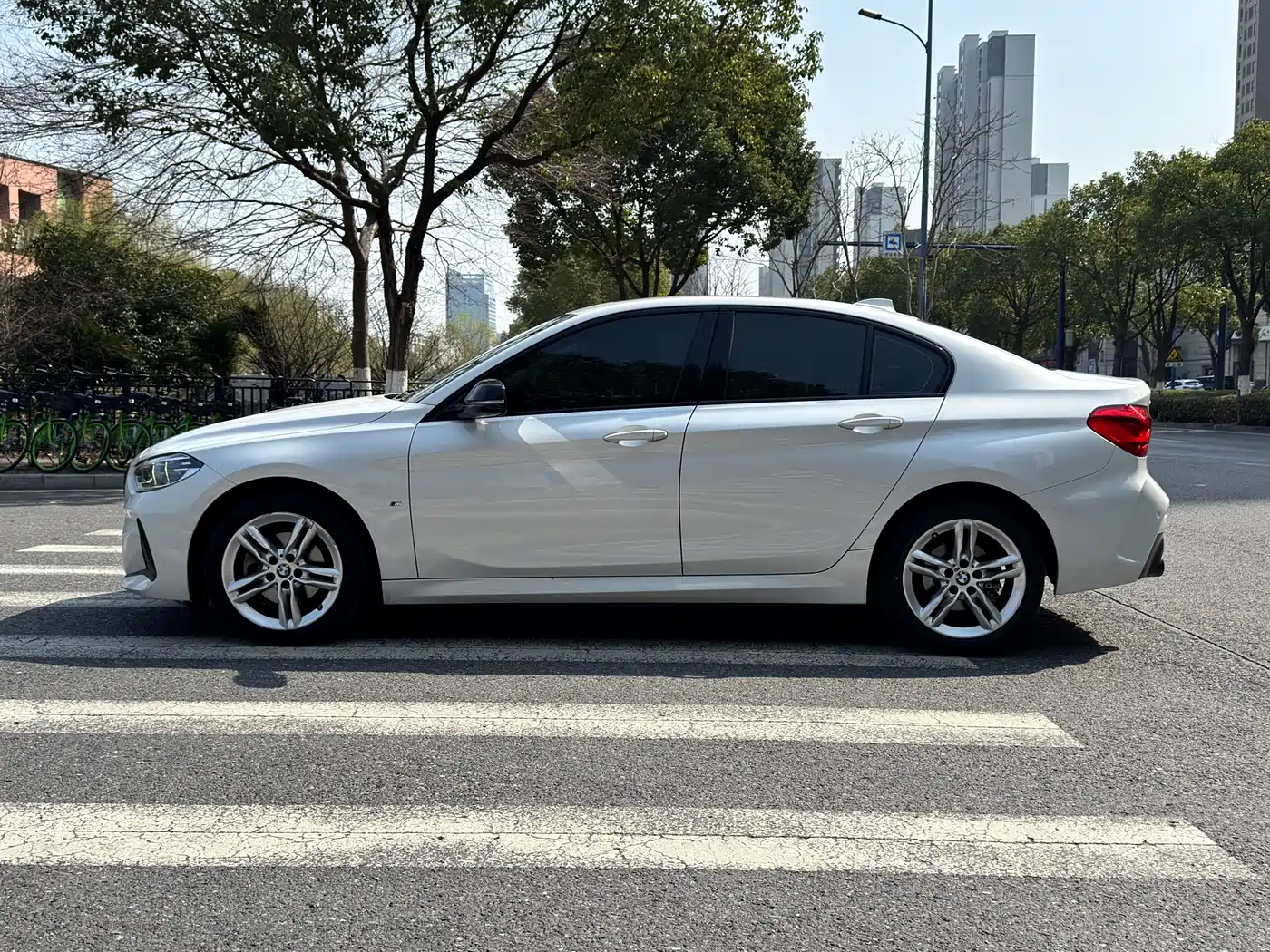 BMW 1 Series 2021 120i M Sport Shadow Edition фото 4