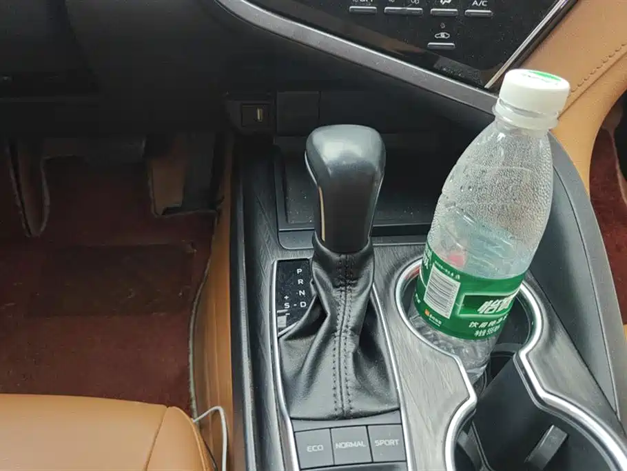Toyota Camry 2023 2.5G Luxury Edition фото 16