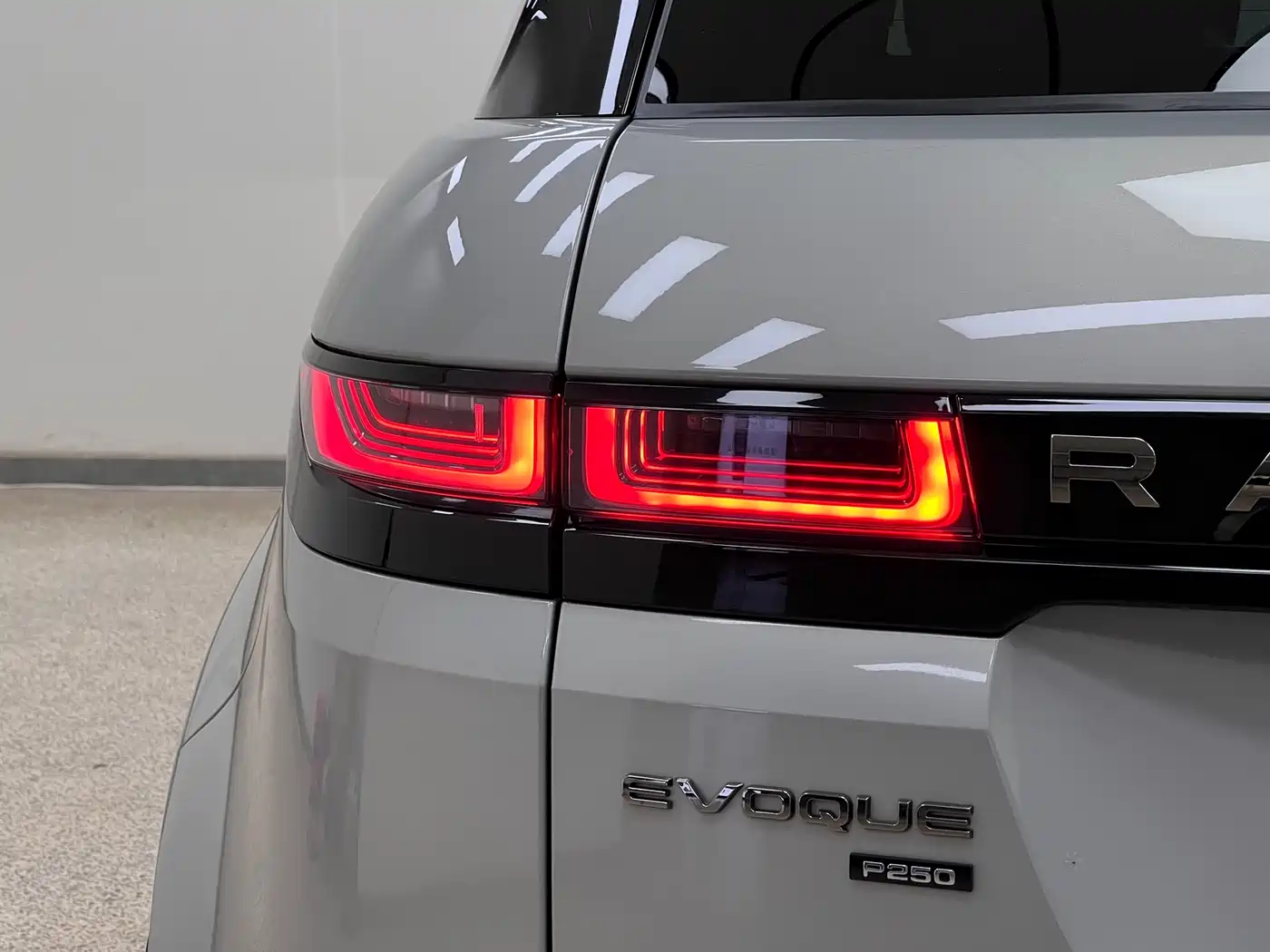 Land Rover Range Rover Evoque 2021 Range Rover Evoque L 249PS R-Dynamic First Edition Launch Edition фото 9