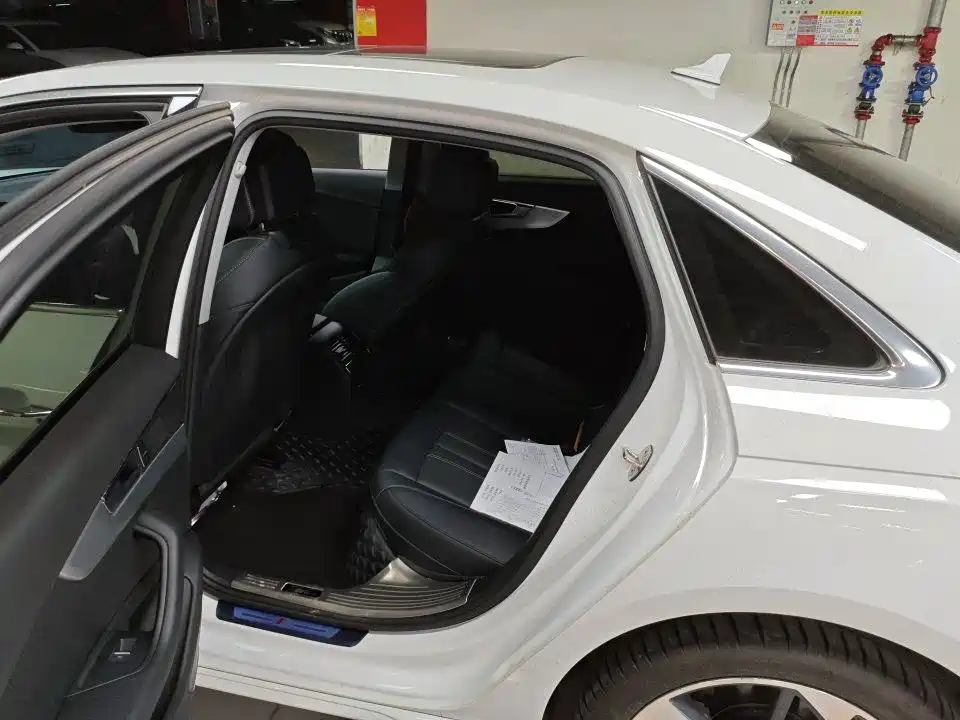 Фото 6 - Audi A4L