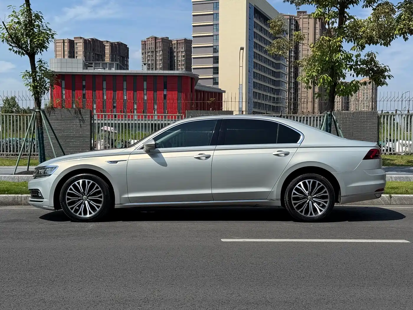Volkswagen Phideon 2018 Facelift 380TSI FWD Business фото 13