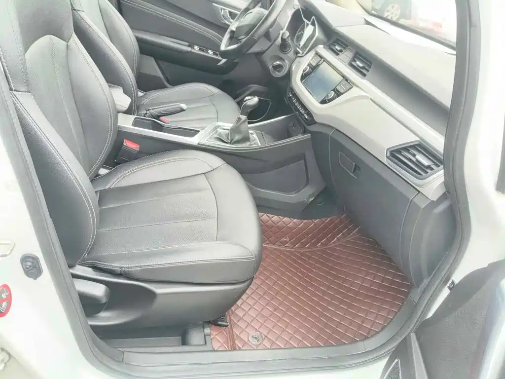 Фото 13 - Geely Vision X3