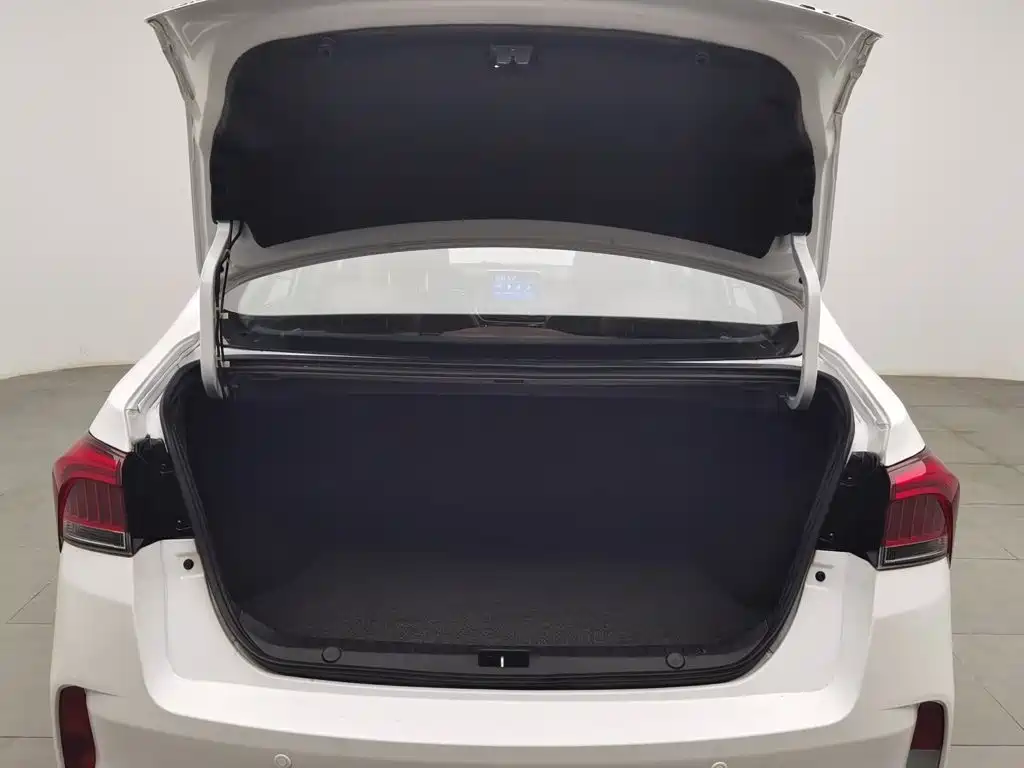 Soueast A5 Wing Dance 2022 2021 1.5L CVT Wing Luxury Edition