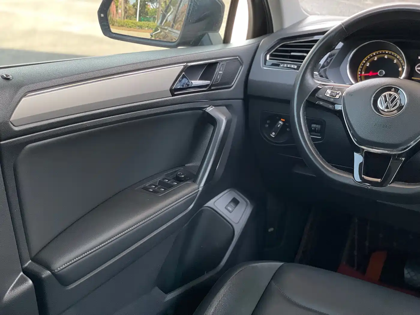 Volkswagen Tiguan L 2019 Facelift 330TSI Auto 2WD Smart Luxury China VI фото 12