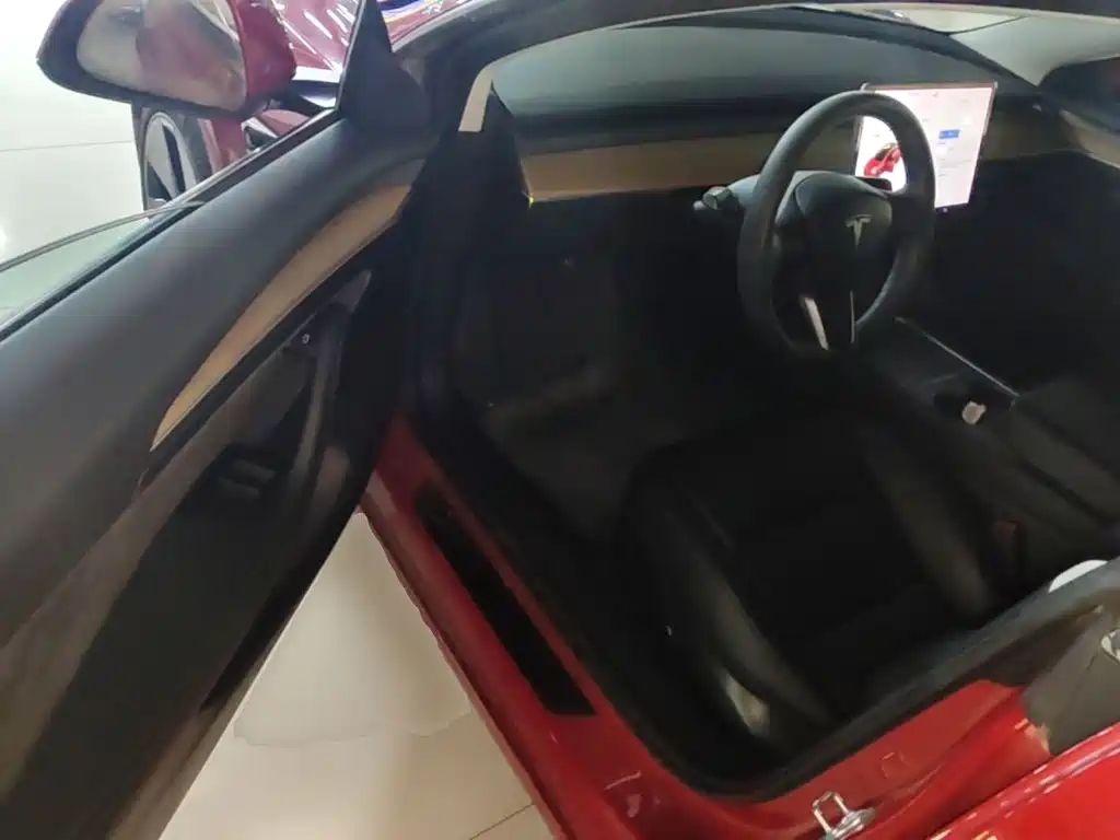 Photo 16 - Tesla Model 3