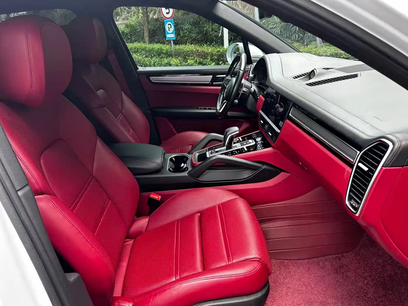 Porsche Cayenne New Energy 2022 Cayenne E-Hybrid 2.0T Platinum Edition фото 7