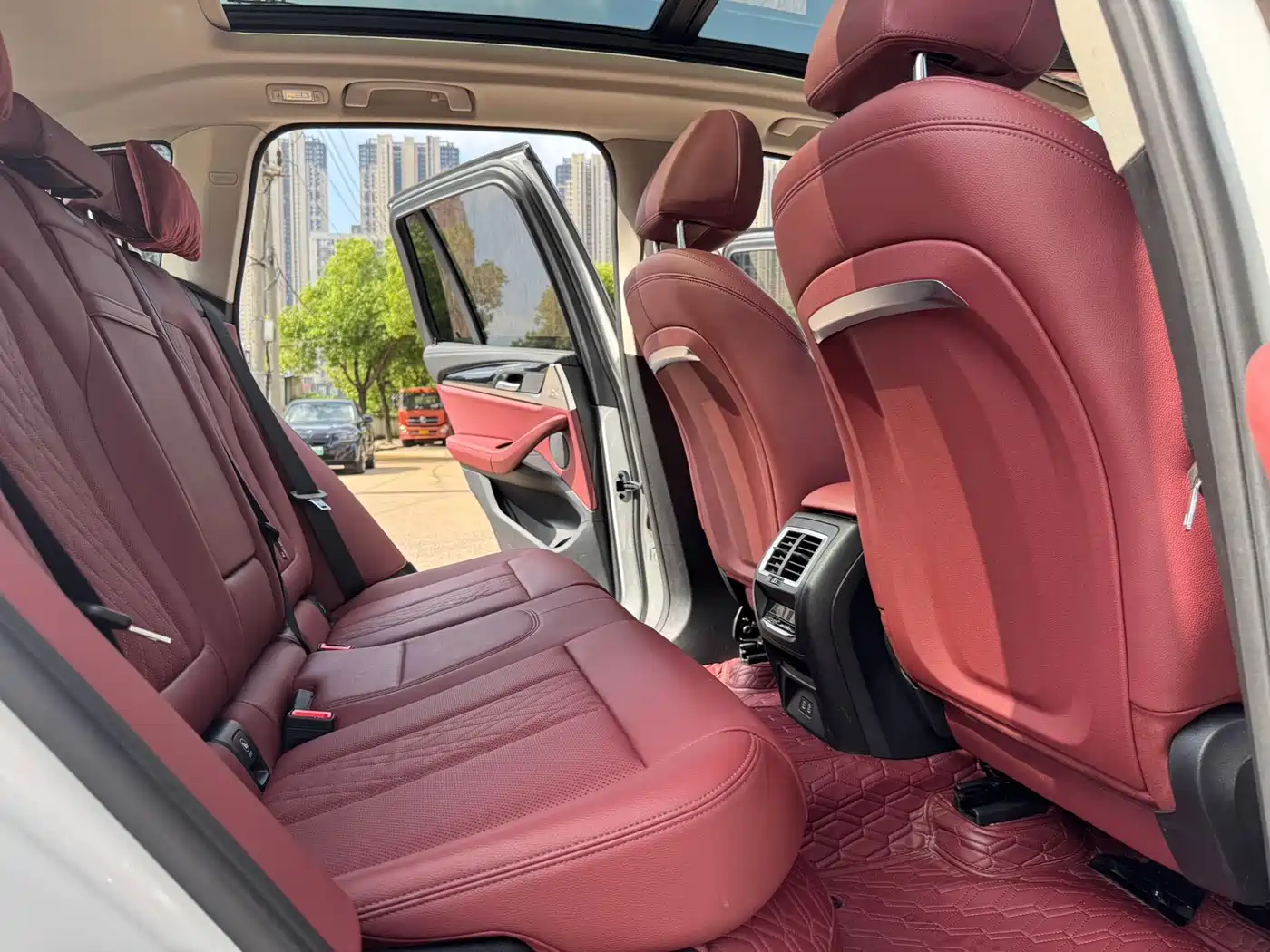 BMW iX3 2022 Leading Edition фото 13
