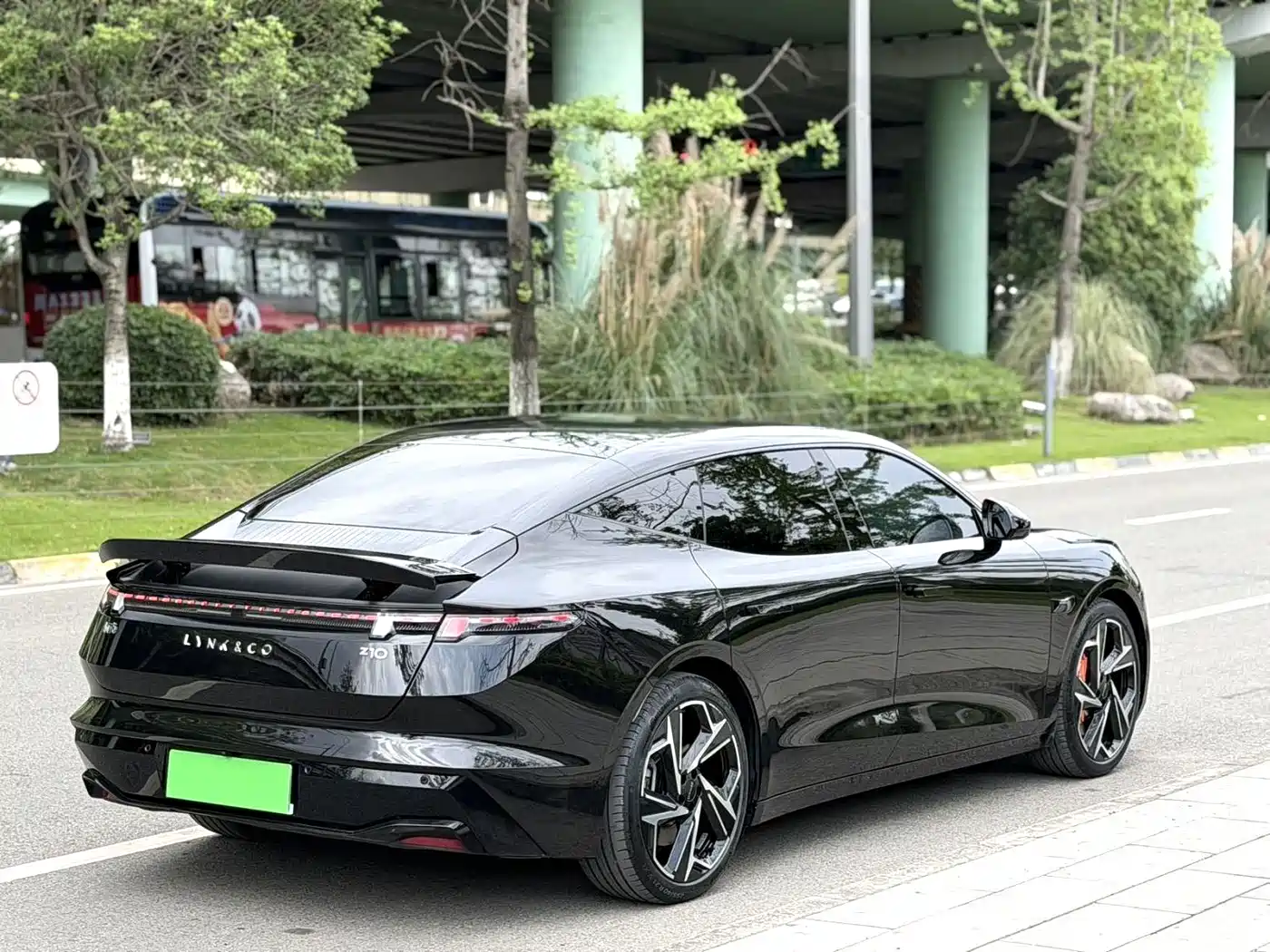 Lynk & Co Z10 2025 95kWh 702km 4WD Halo фото 10