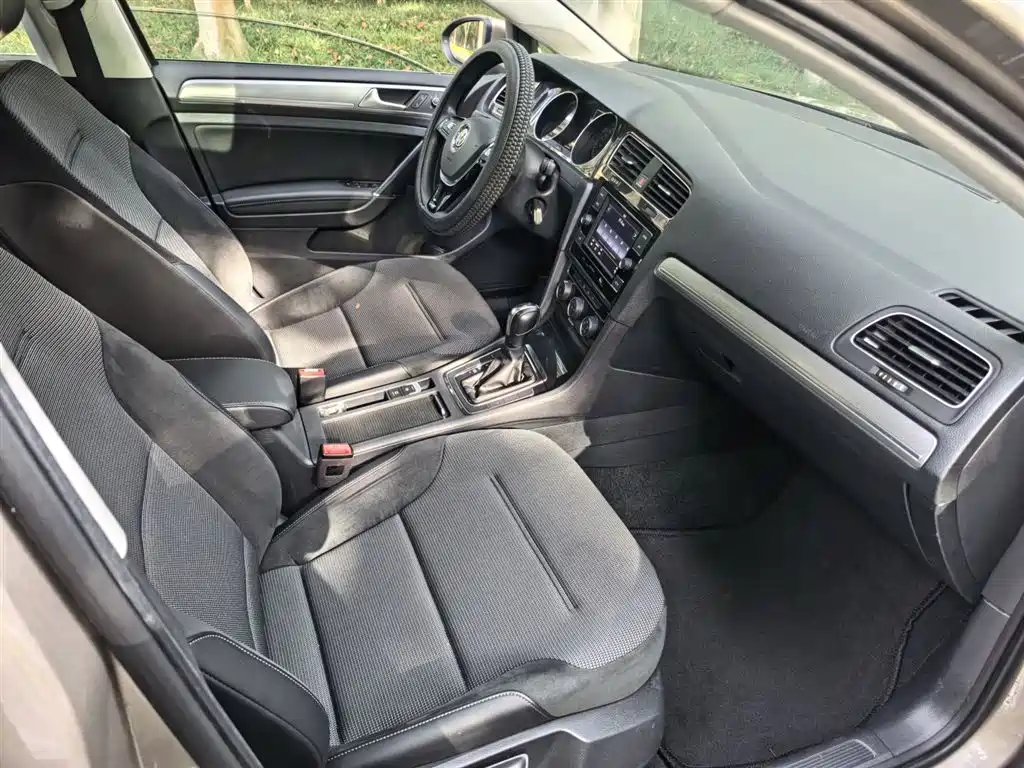 Volkswagen Golf 2018 1.6L Automatic Comfort фото 11
