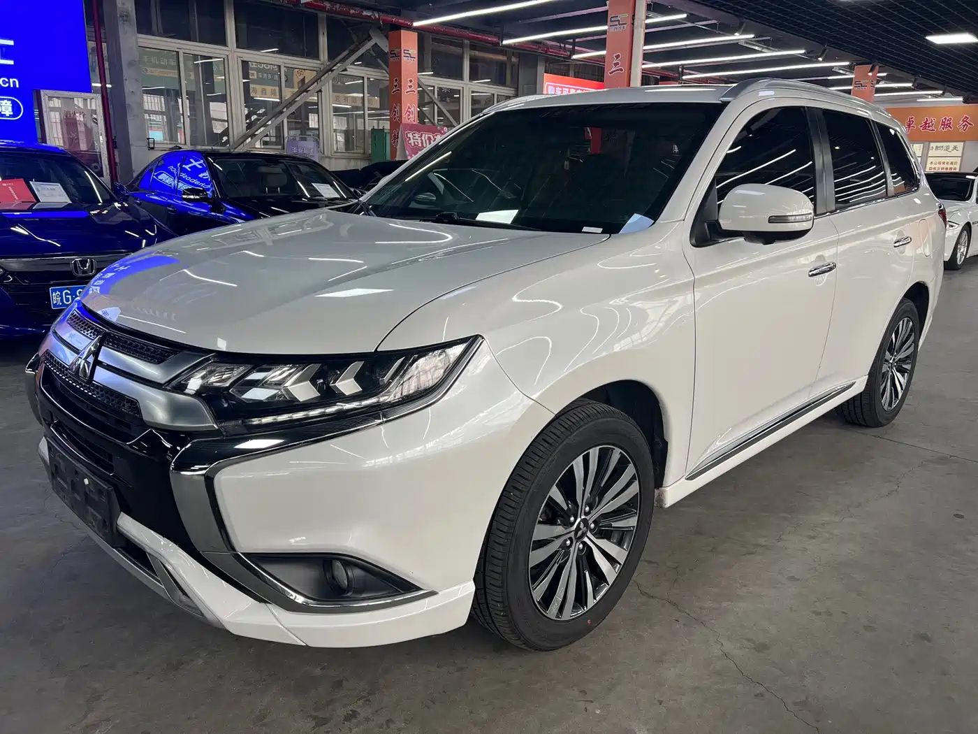 Mitsubishi Outlander 2021 2.4L 4WD Deluxe Edition 7-Seater