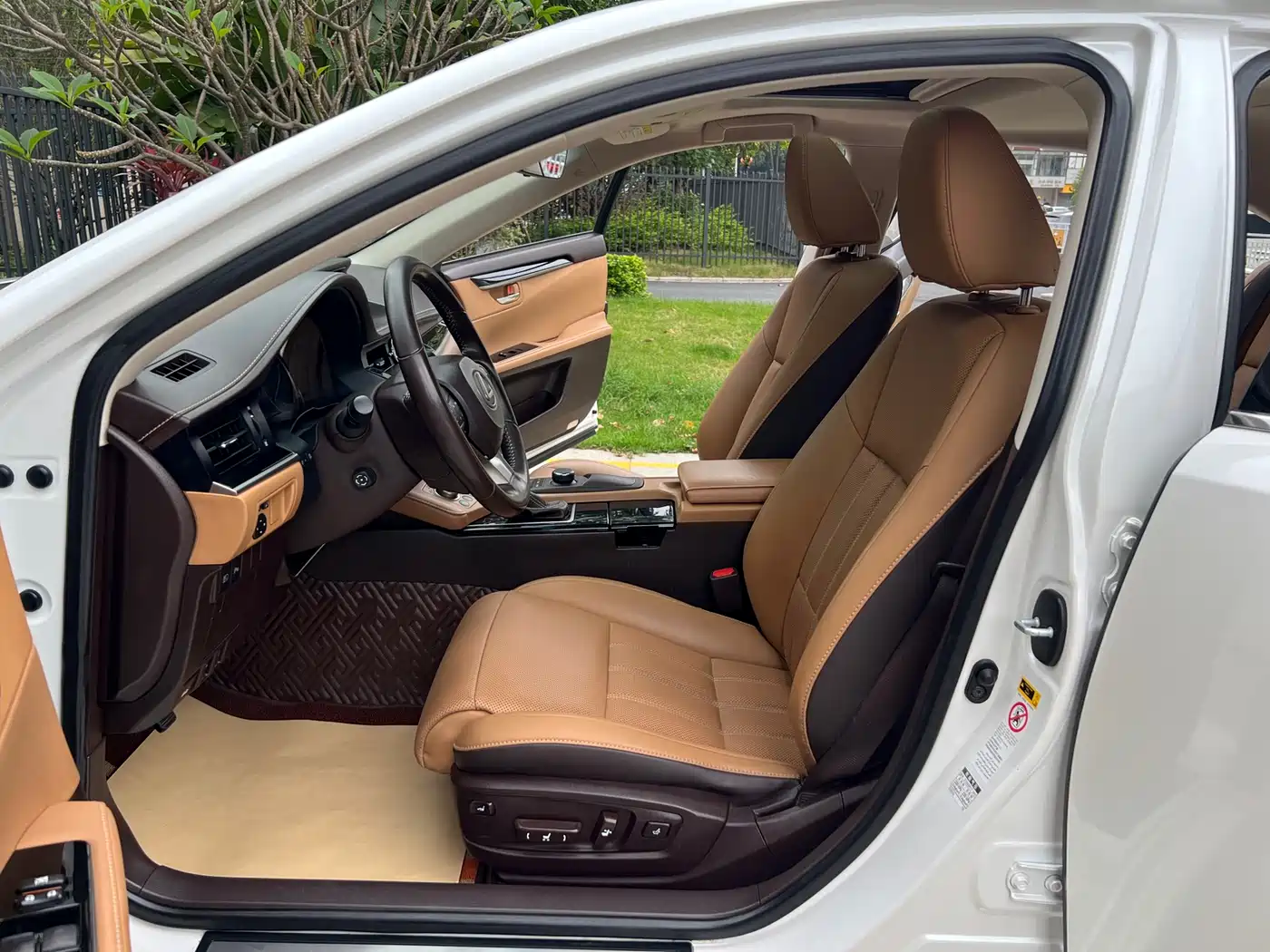 Lexus ES 2015 300h Comfort Edition фото 9