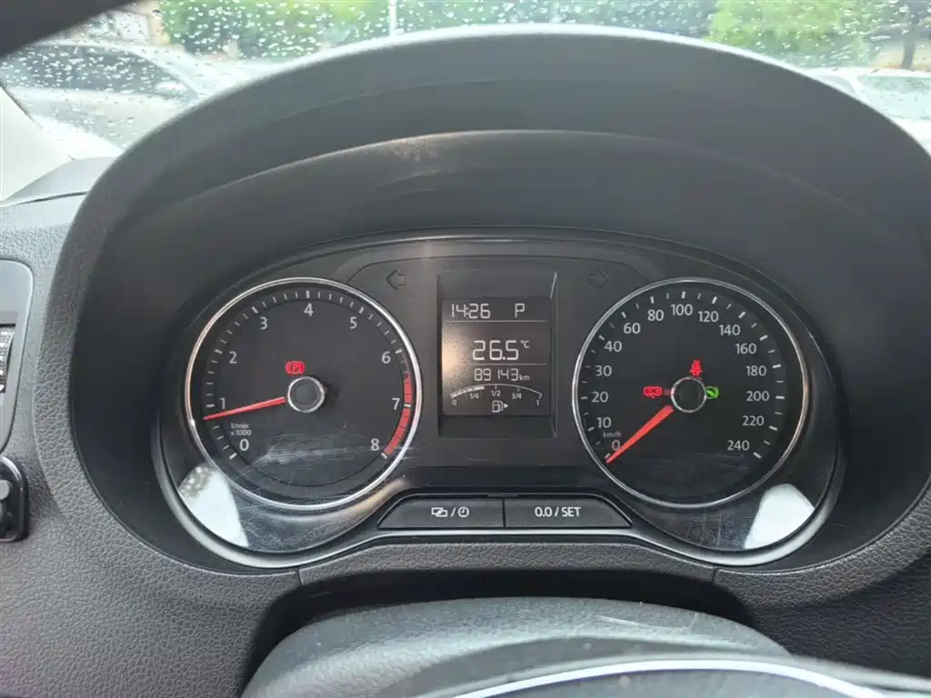 Volkswagen Polo 2016 1.6L Automatic Comfort фото 12
