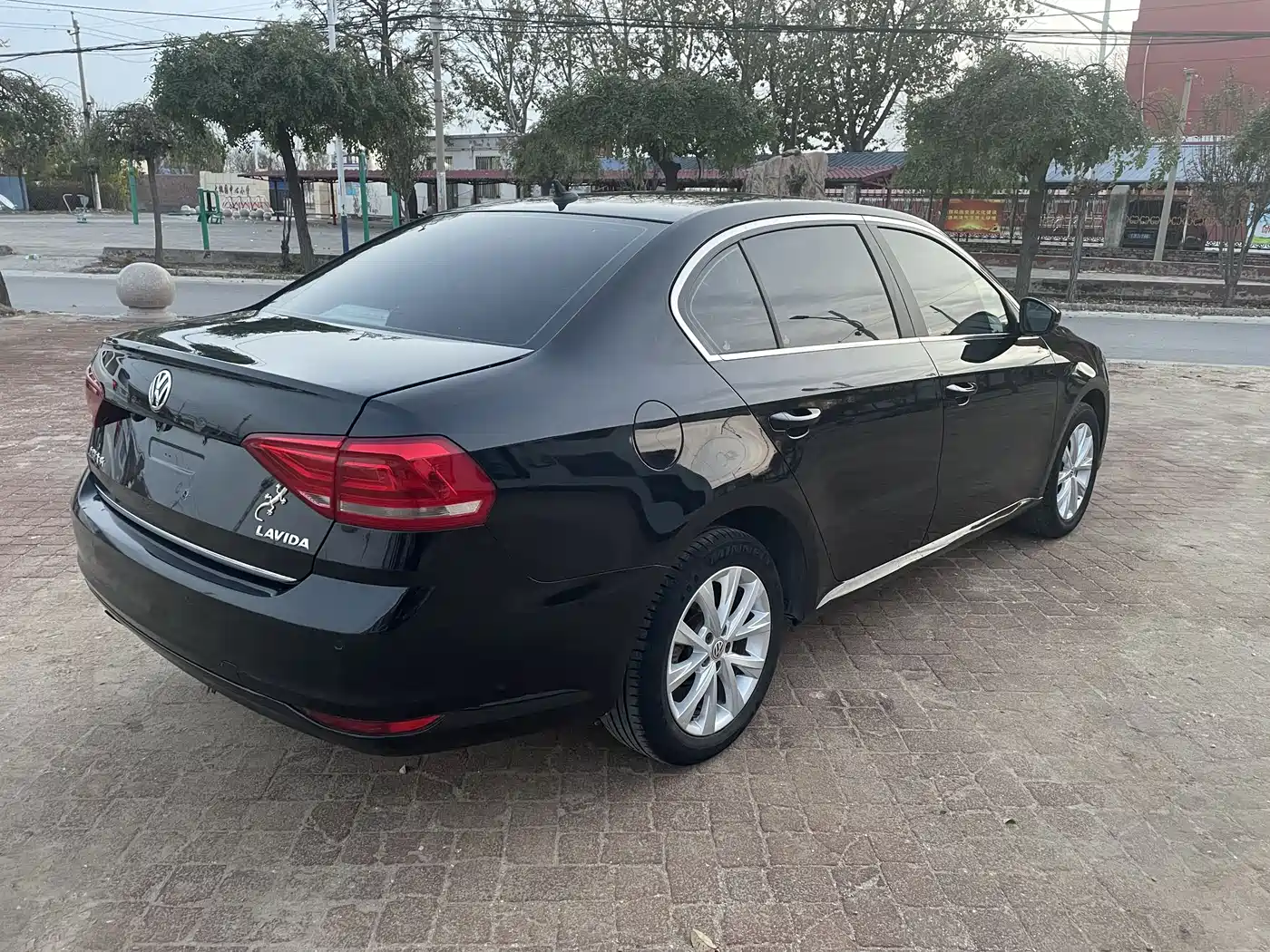 Volkswagen Lavida 2015 1.6L Automatic Comfort Edition фото 6