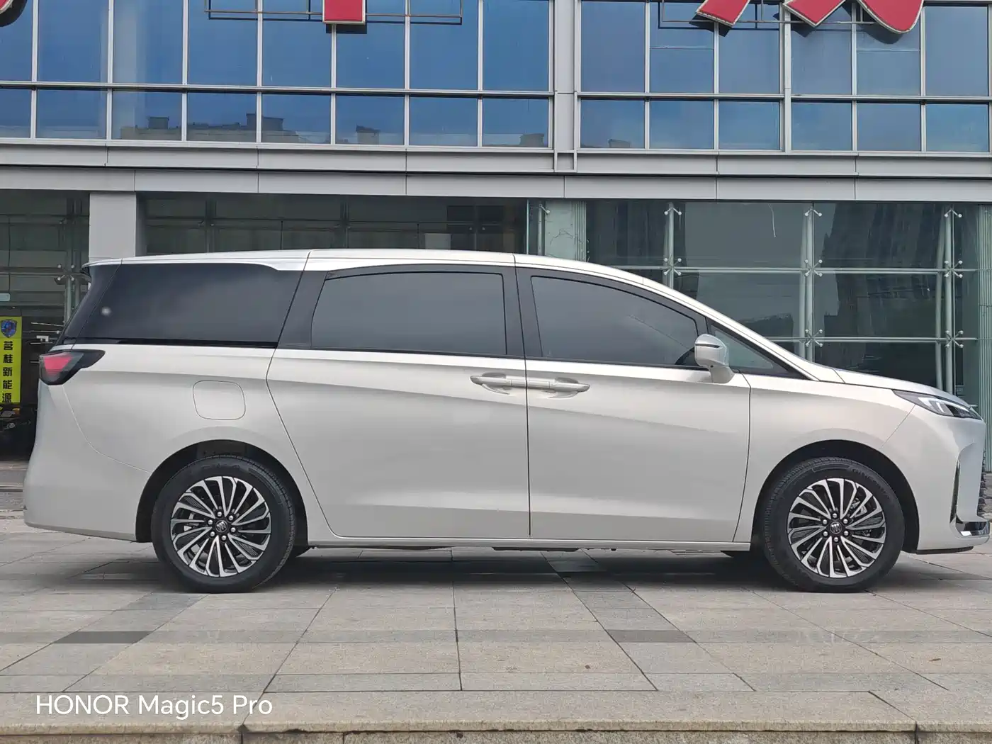Buick GL8 New Energy 2025 Land Honor Premium Edition 7-Seater фото 3