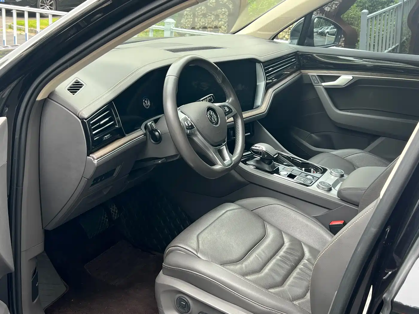Volkswagen Touareg 2019 2.0TSI Sharp Wing Edition China VI фото 7