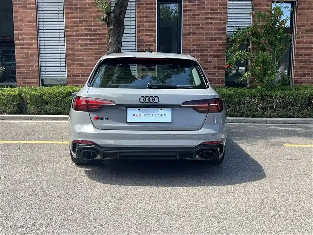 AUDI RS 4
