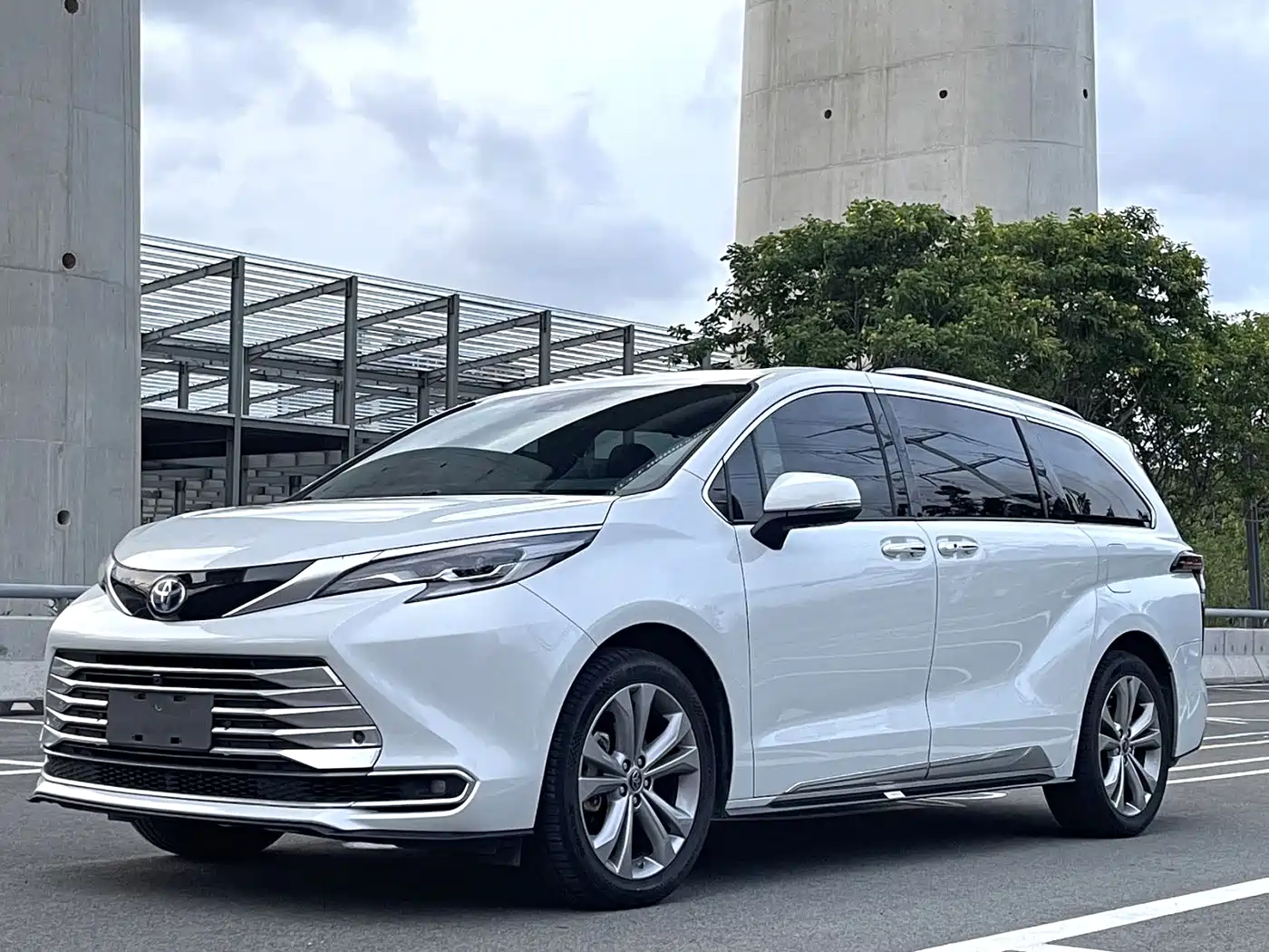 Toyota Sienna 2023 2.5L Hybrid Platinum Edition