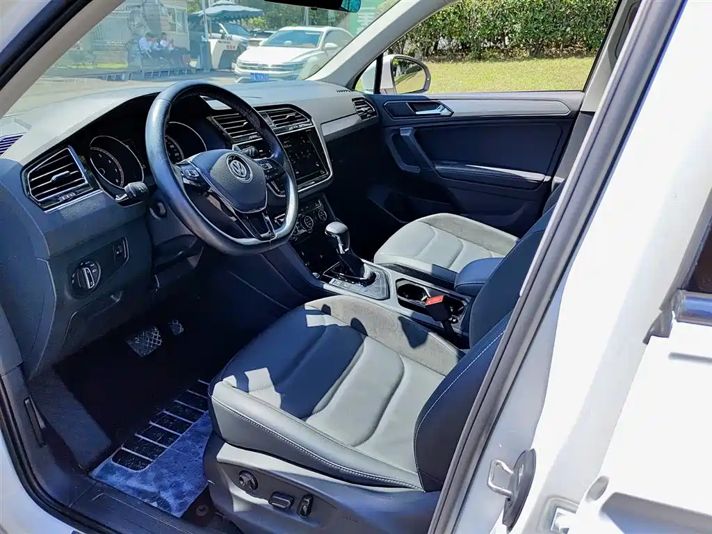 Volkswagen Tiguan L 2019 330TSI Auto 2WD Panorama Comfort Edition China V фото 7