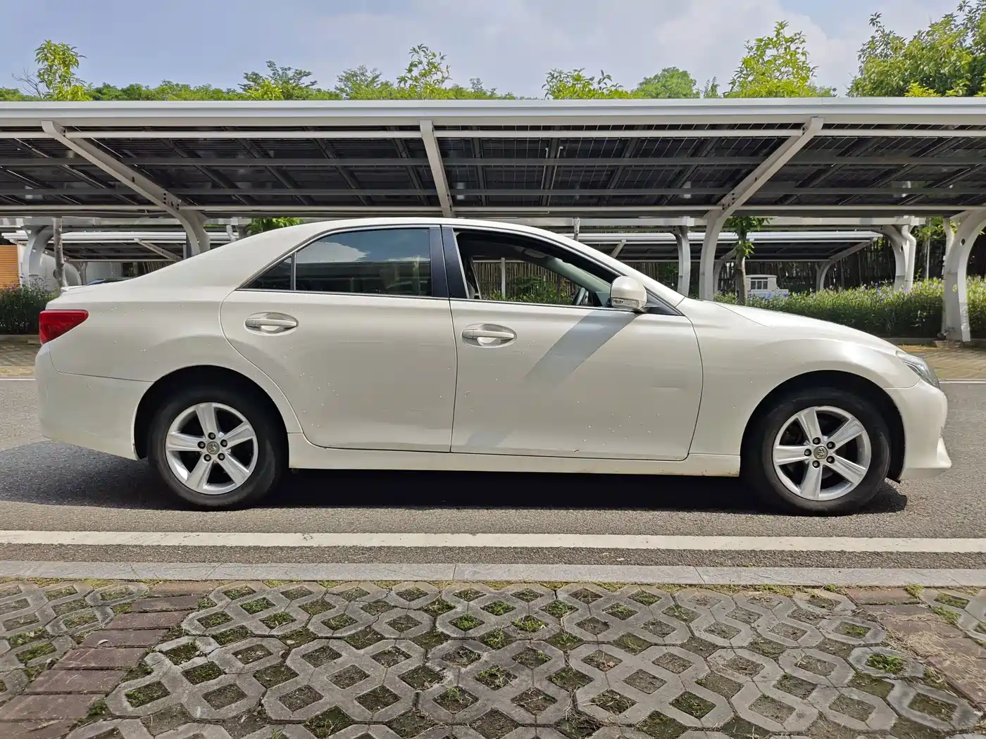 2017 Toyota Reiz