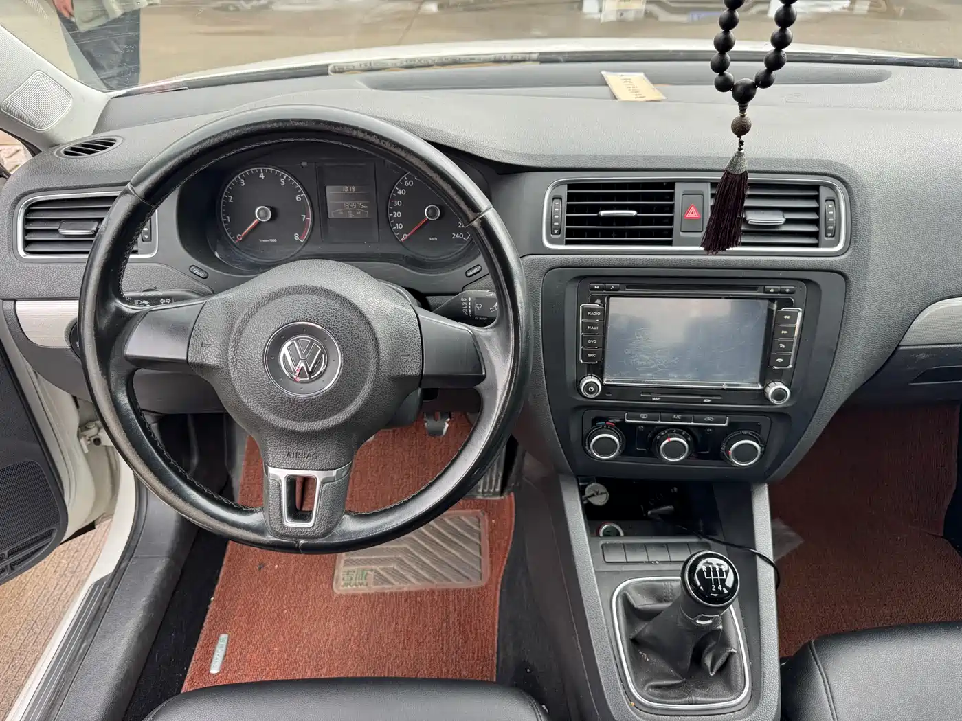 Volkswagen Sagitar 2014 Facelift 1.6L Manual Comfort фото 5