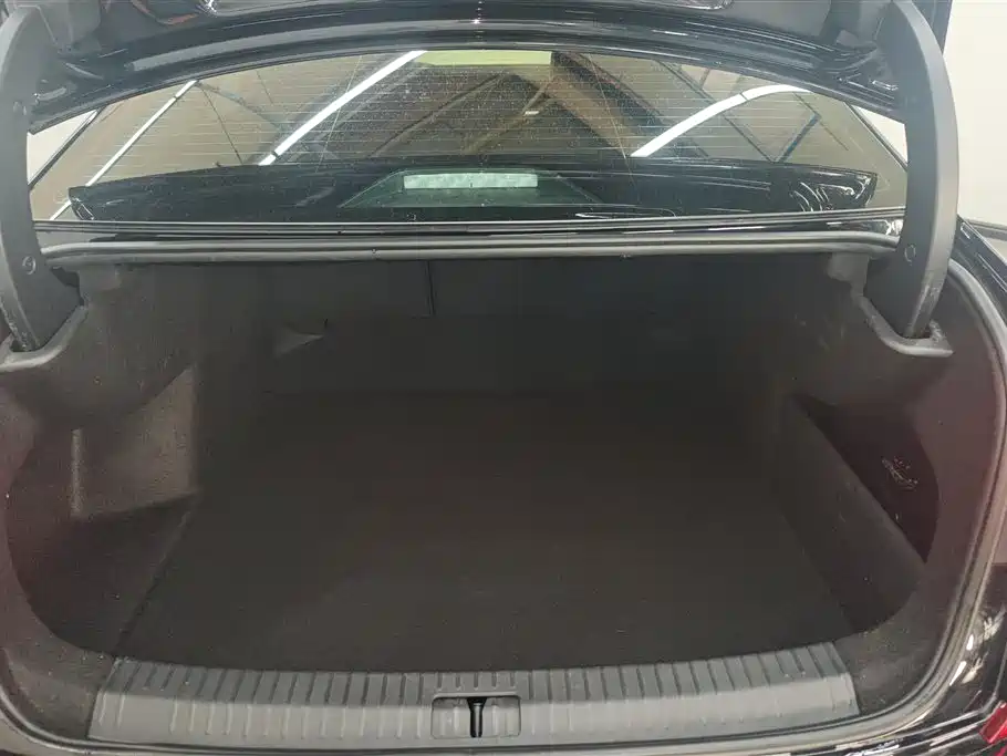 Volkswagen Passat 2024 380TSI Starlight Luxury Edition фото 4