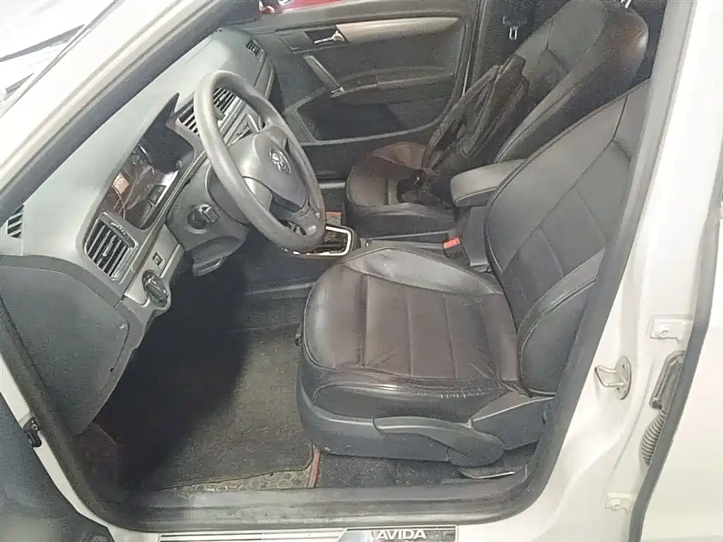 Volkswagen Lavida 2013 Facelift Classic 1.6L Automatic Comfort фото 15