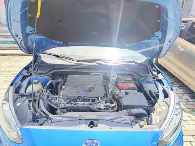 Ford Focus 2020 Sedan EcoBoost 180 Automatic ST Line — фото 3