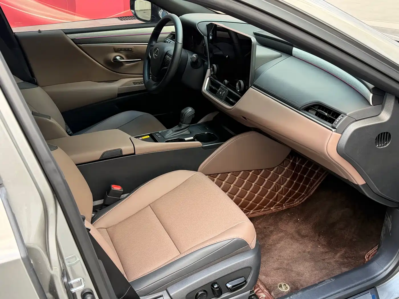 Lexus ES 2025 200 Ultimate Edition фото 6