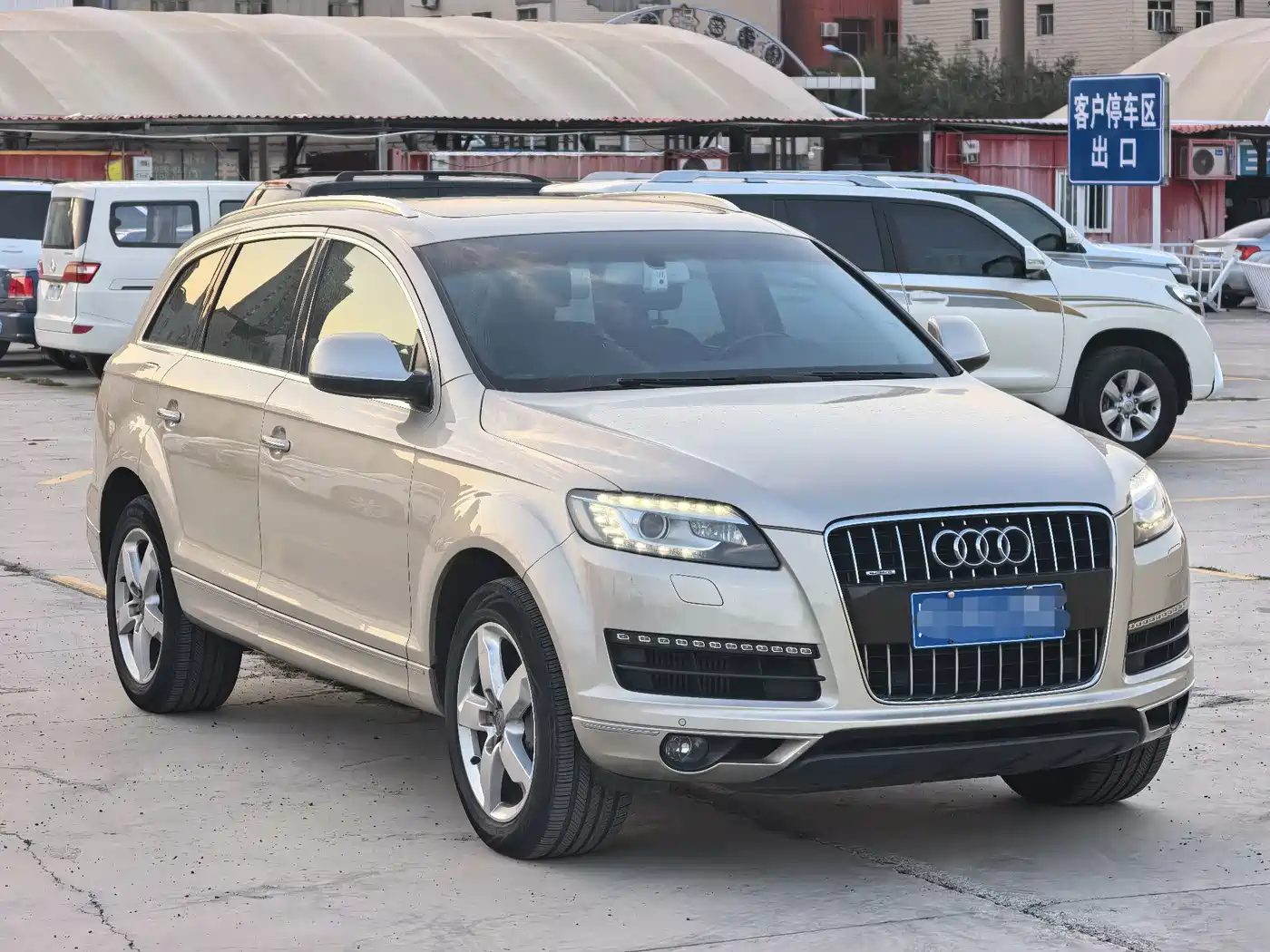 Photo 3 - Audi Q7