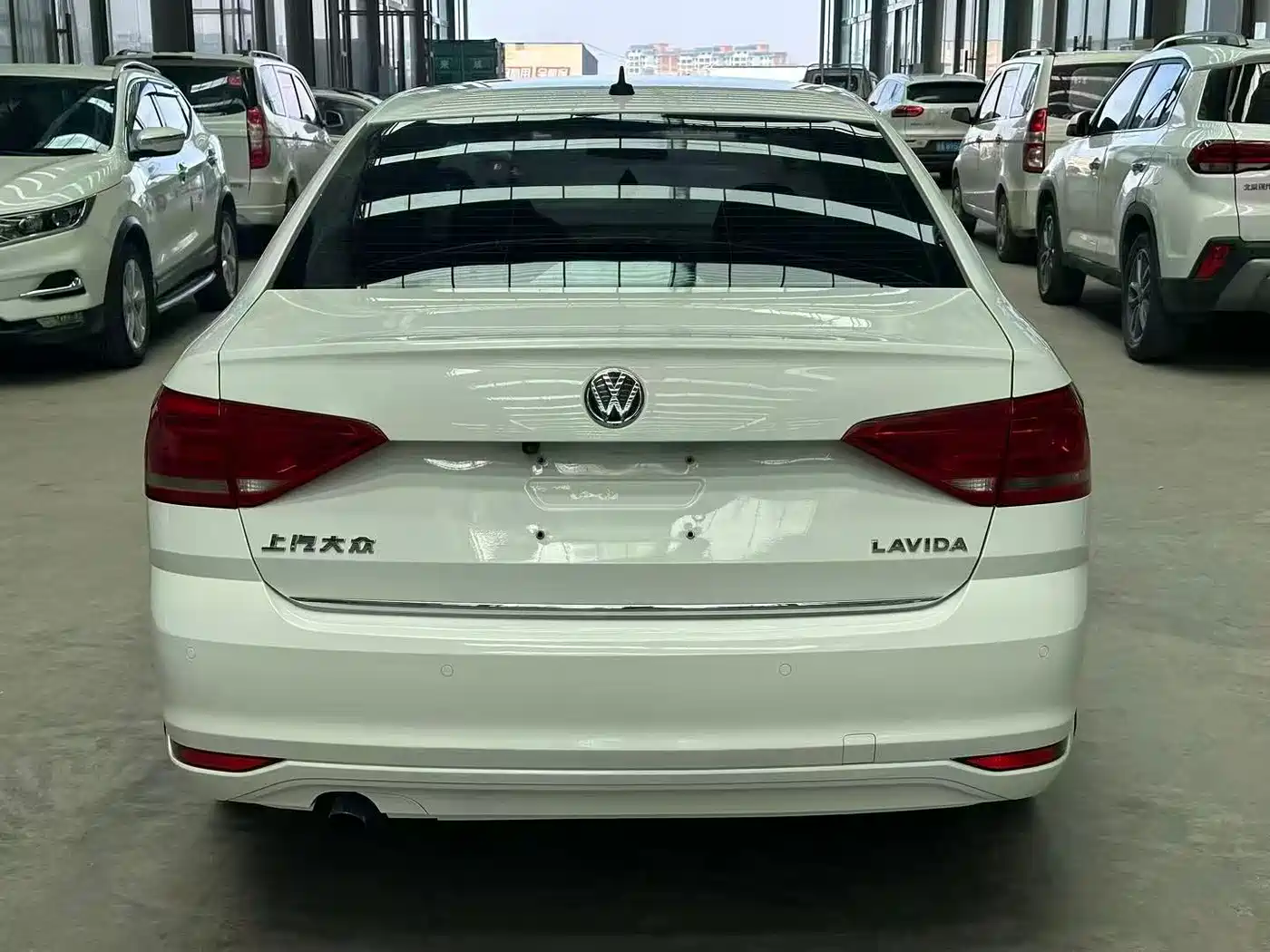 Volkswagen Lavida 2017 1.6L Automatic Comfort Edition фото 5