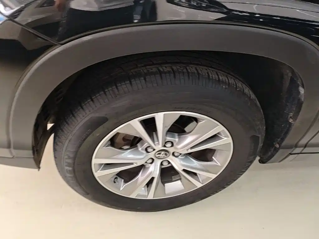 Фото 23 - Toyota Highlander