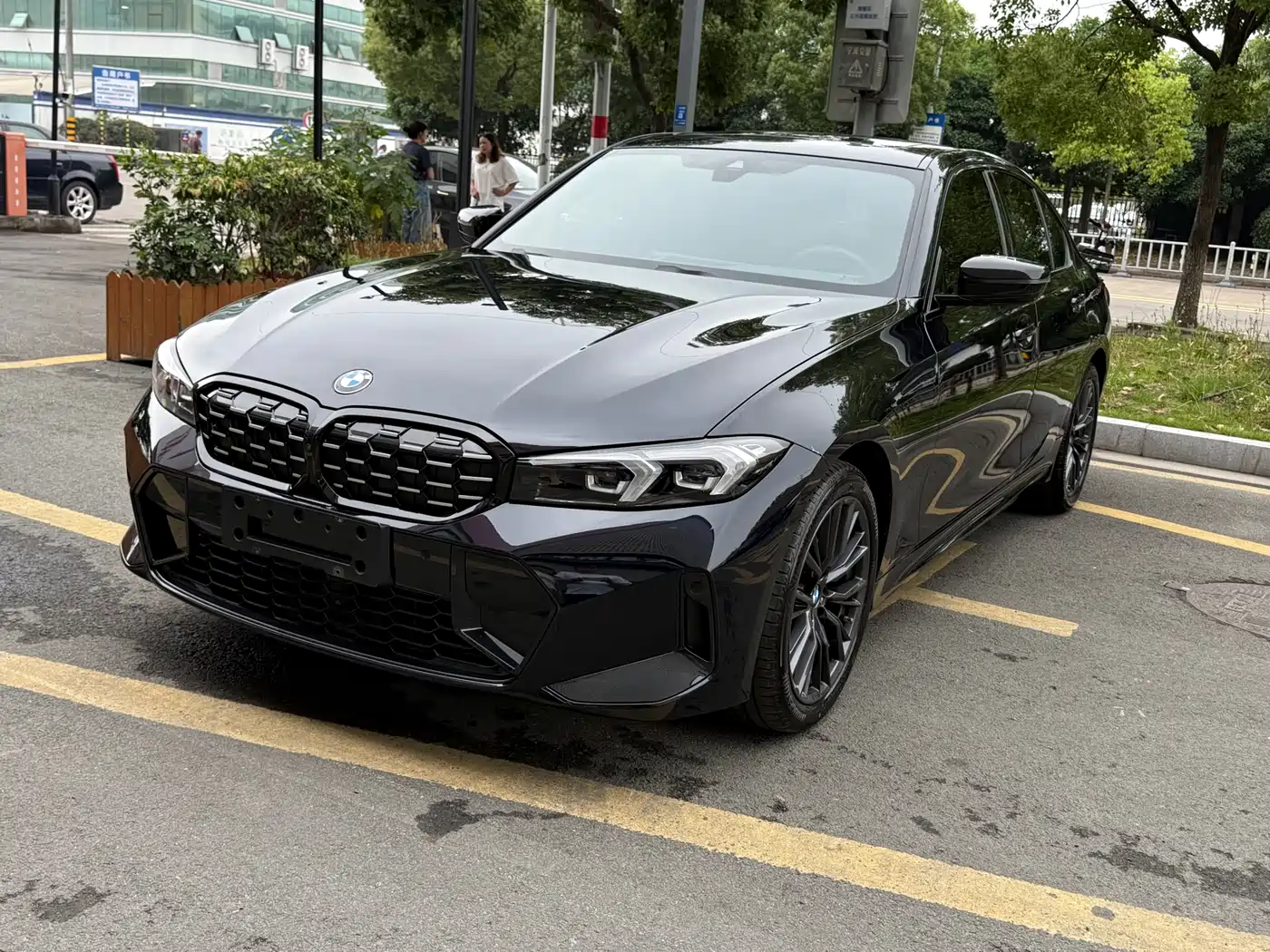 BMW 3 Series 2023 325i M Sport Black Night Package