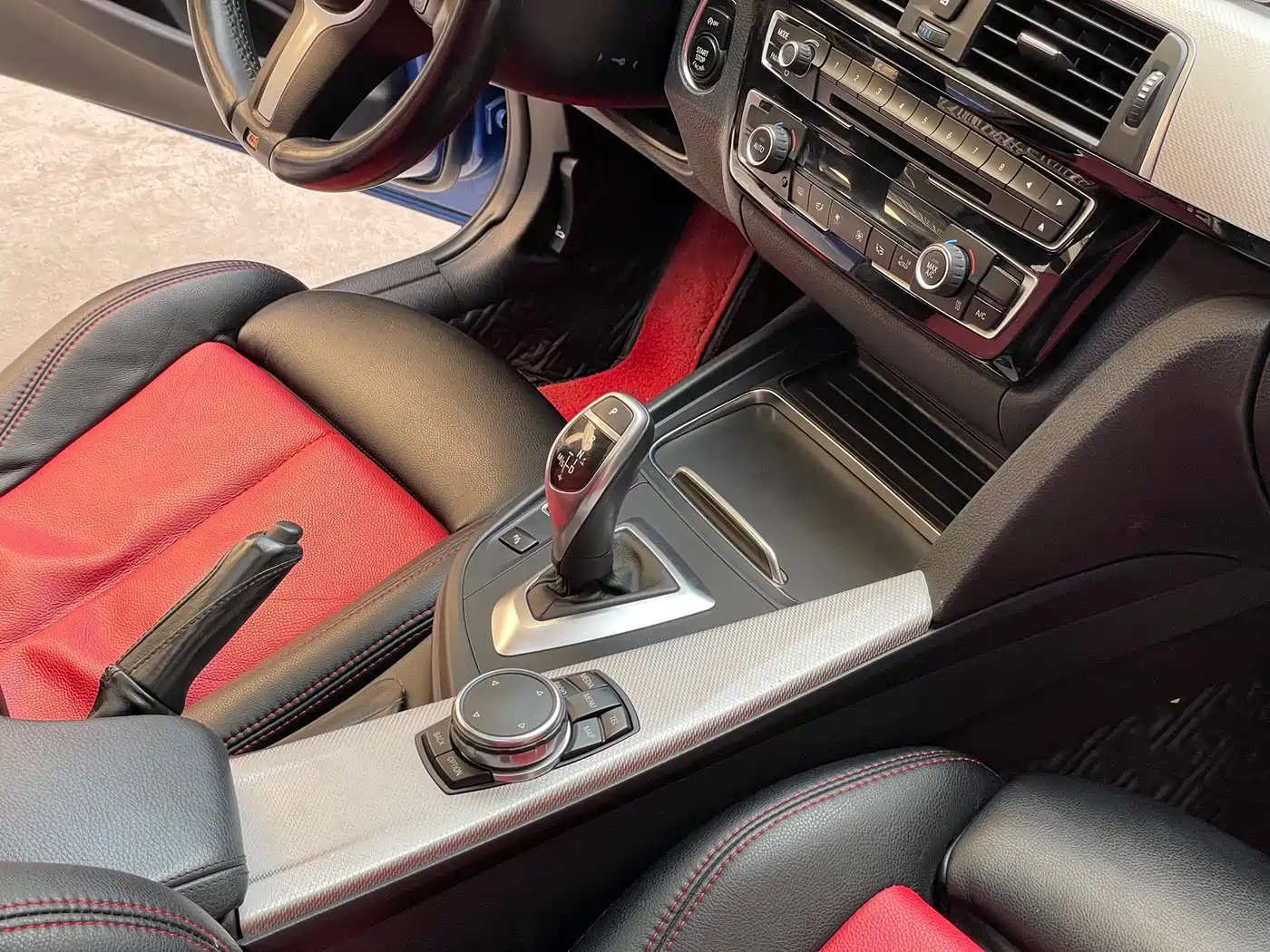 BMW 3 Series 2016 320i M Sport фото 16