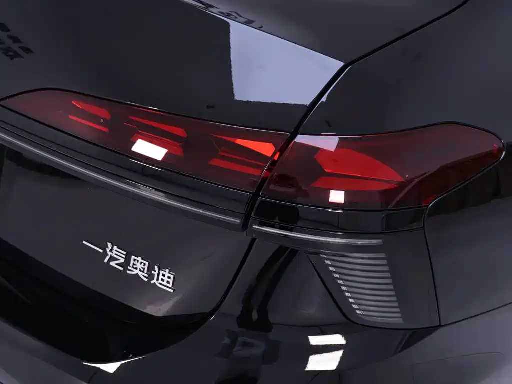 Фото 9 - Audi A6L