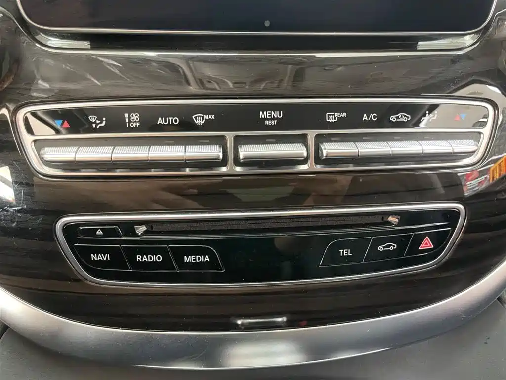 Mercedes-Benz V-Class 2017 Model V 260 Pilot Edition фото 23