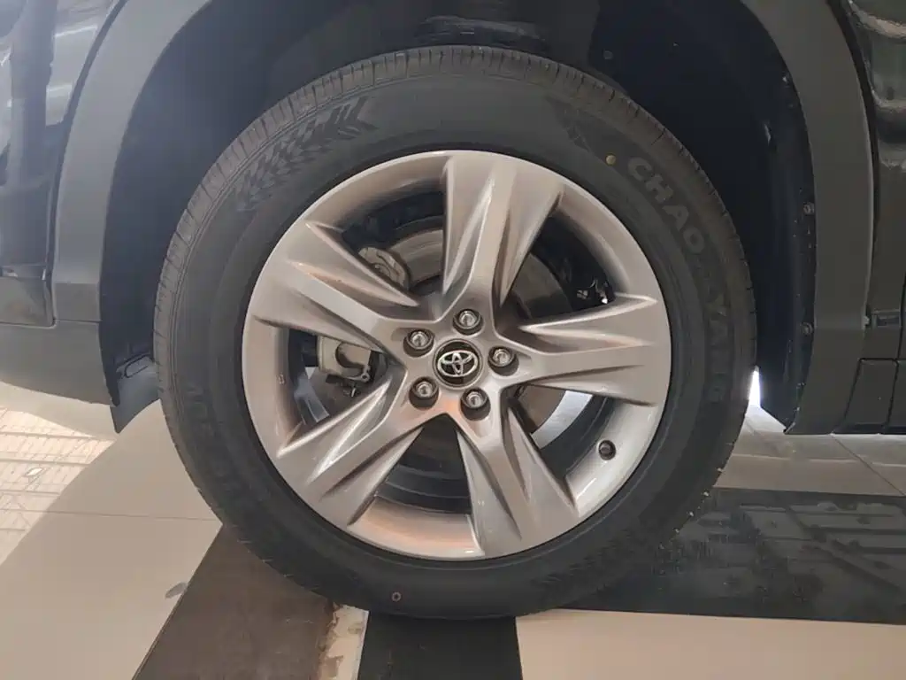 Фото 23 - Toyota Highlander