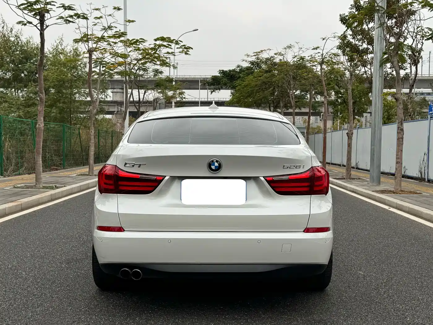 BMW 5 Series GT 2014 528i Leading фото 8