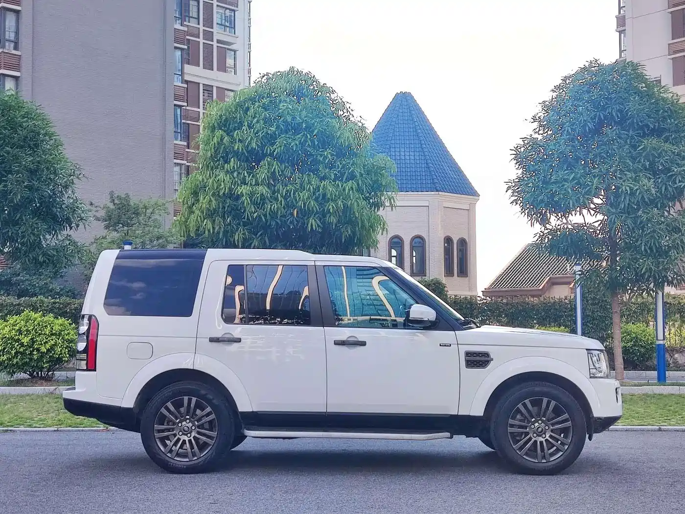Land Rover Discovery 2016 3.0 SC Black Edition SE фото 8