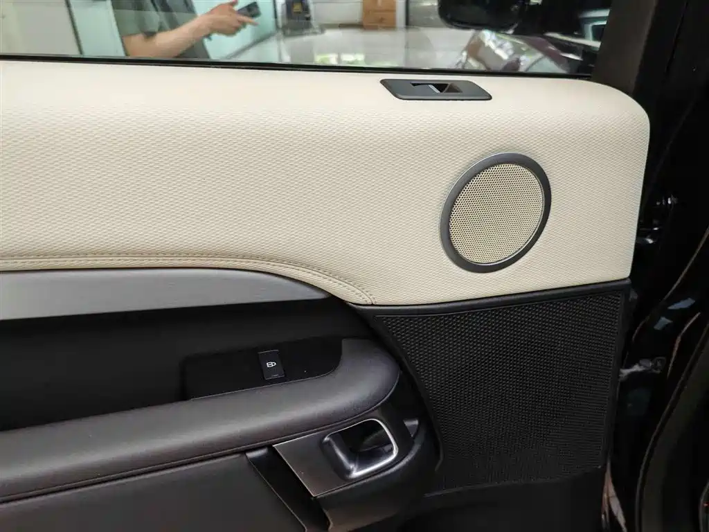 Land Rover Discovery 2021 360PS R-Dynamic S фото 10