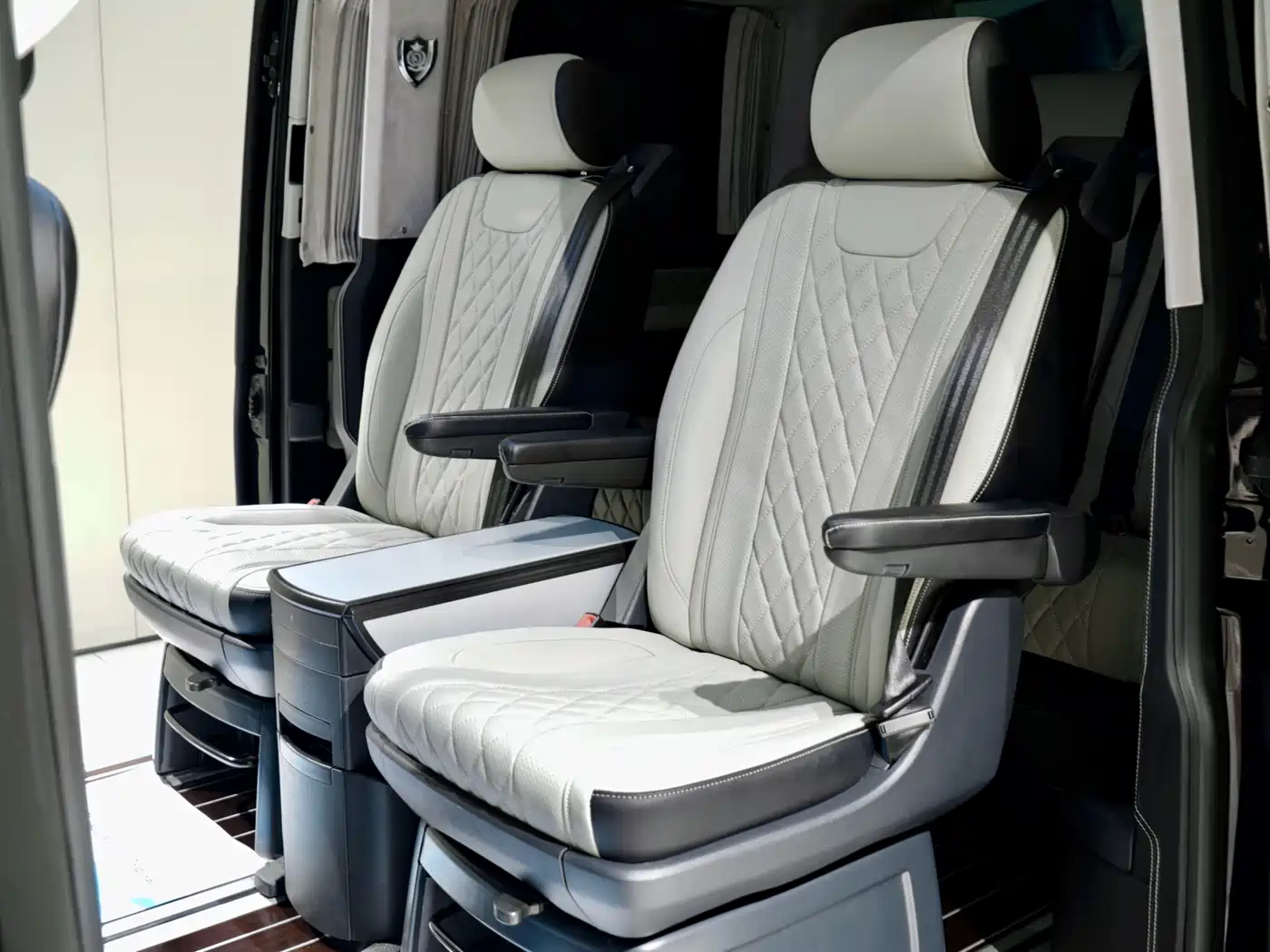 Volkswagen Multivan 2019 2019 2.0TSI 4WD Premium 7-seater