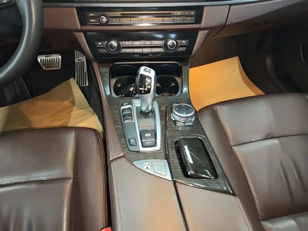 BMW 5 Series 2014 525Li Luxury Design Package фото 14