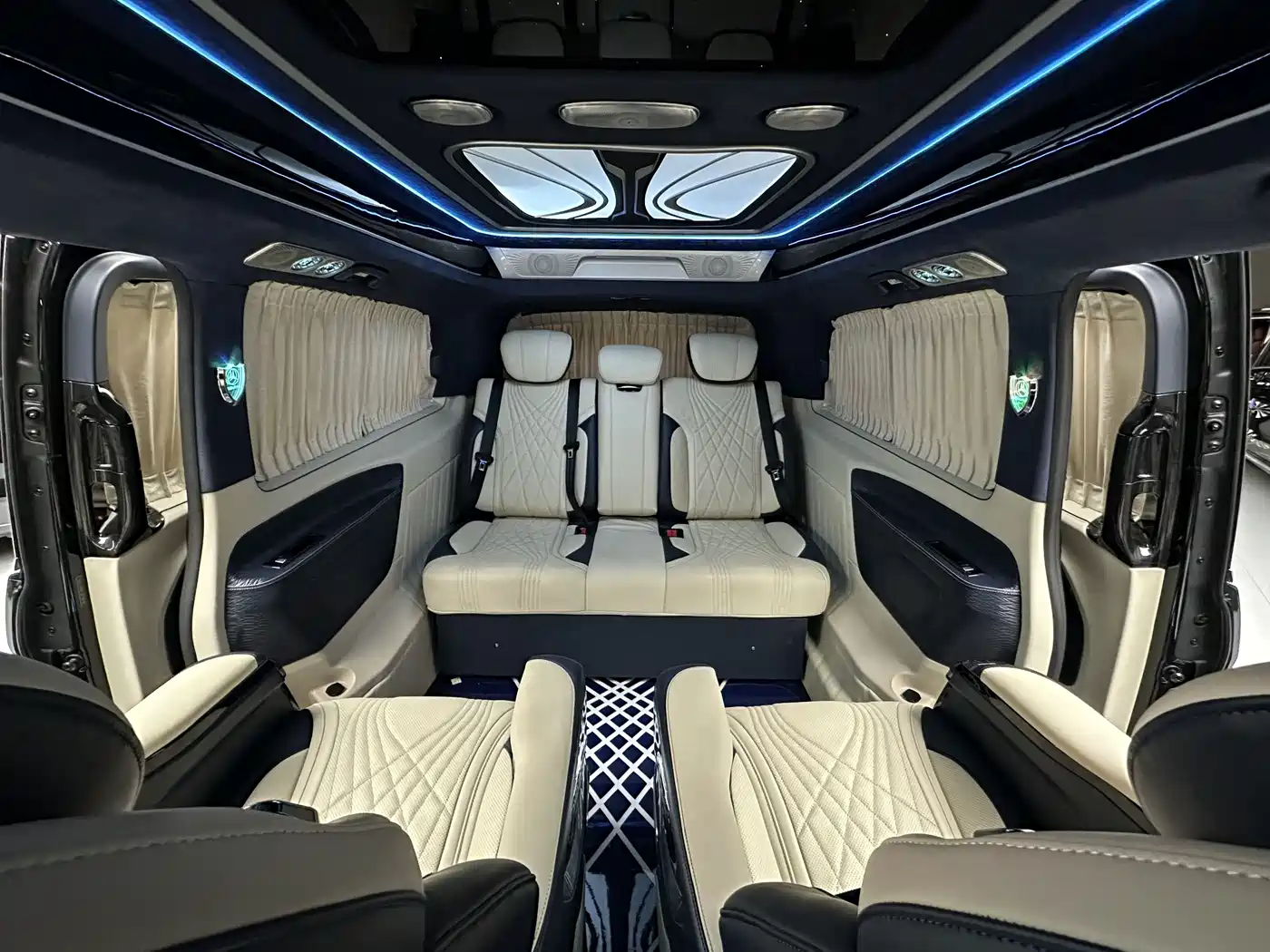 Mercedes-Benz Vito 2023 2.0T Business 7-Seater фото 11