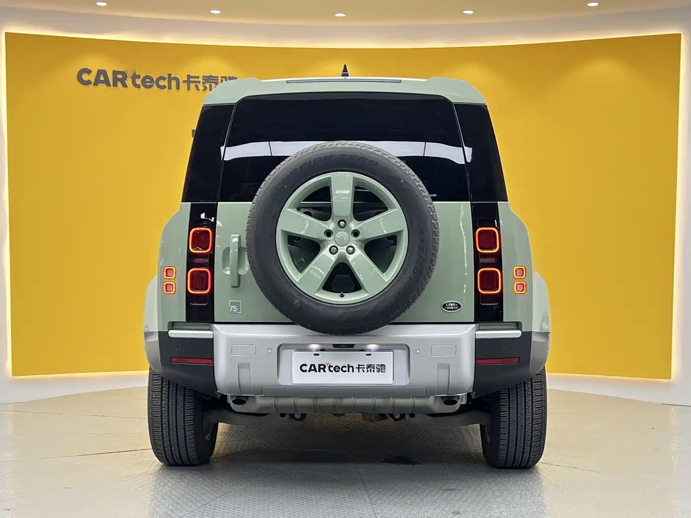 Land Rover Defender 2023 110 3.0T P400 75th Anniversary Legend Edition фото 31