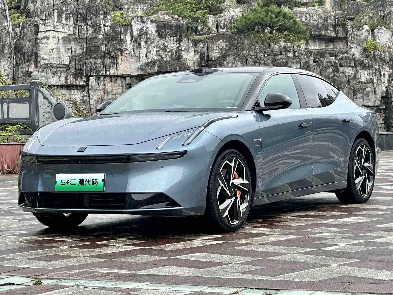 صورة 3 - Lynk & Co Z10