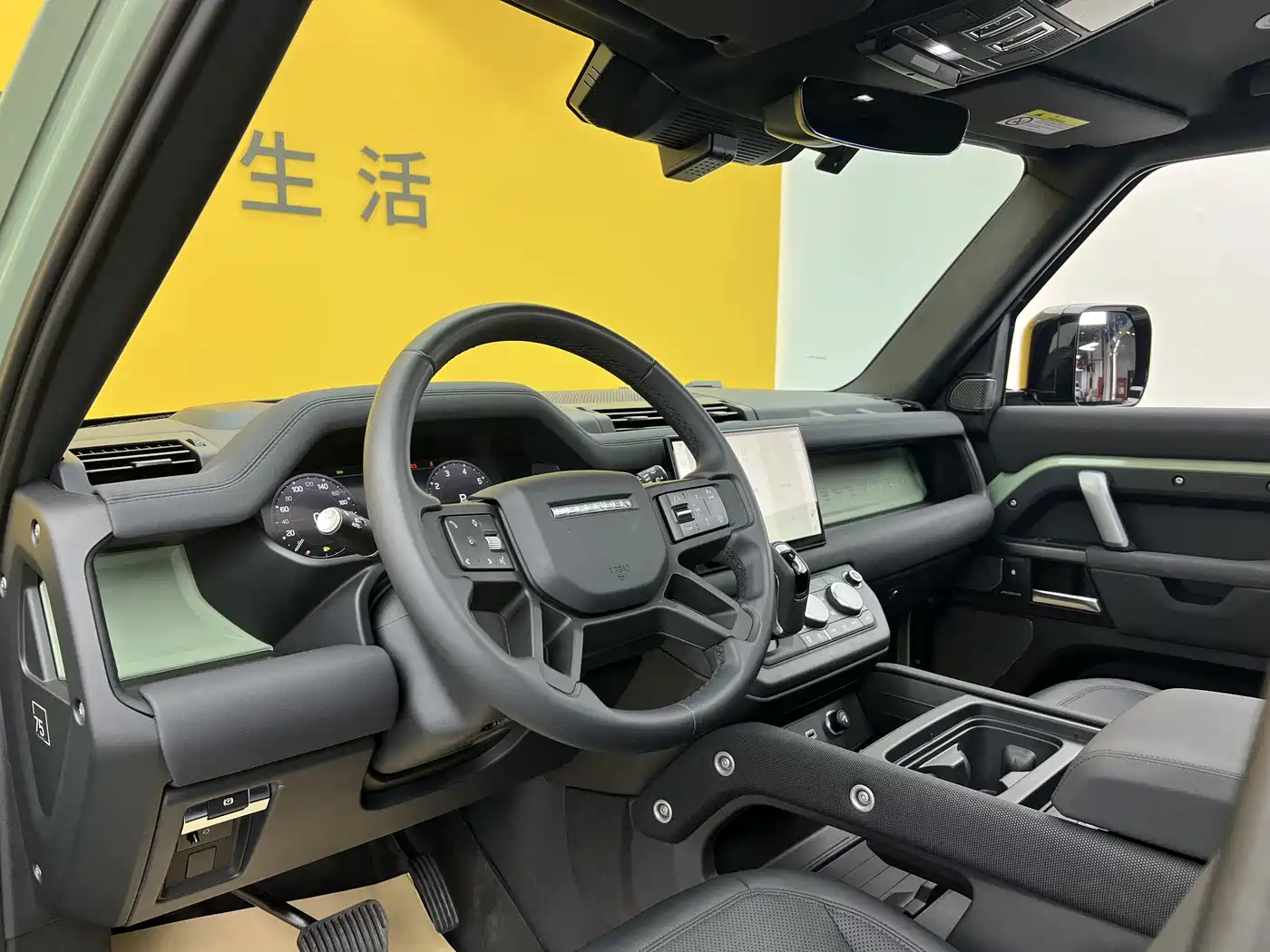 Land Rover Defender 2023 110 3.0T P400 75th Anniversary Legend Edition фото 10