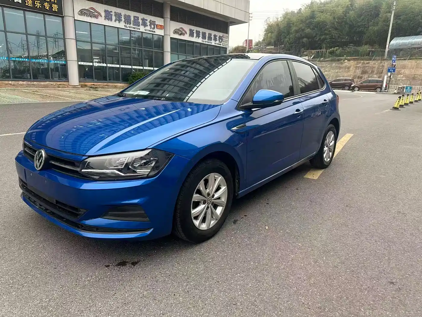 VOLKSWAGEN POLO