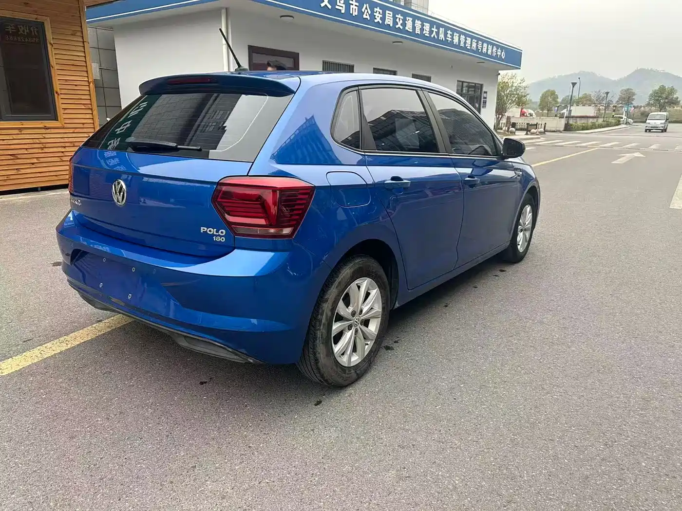 VOLKSWAGEN POLO