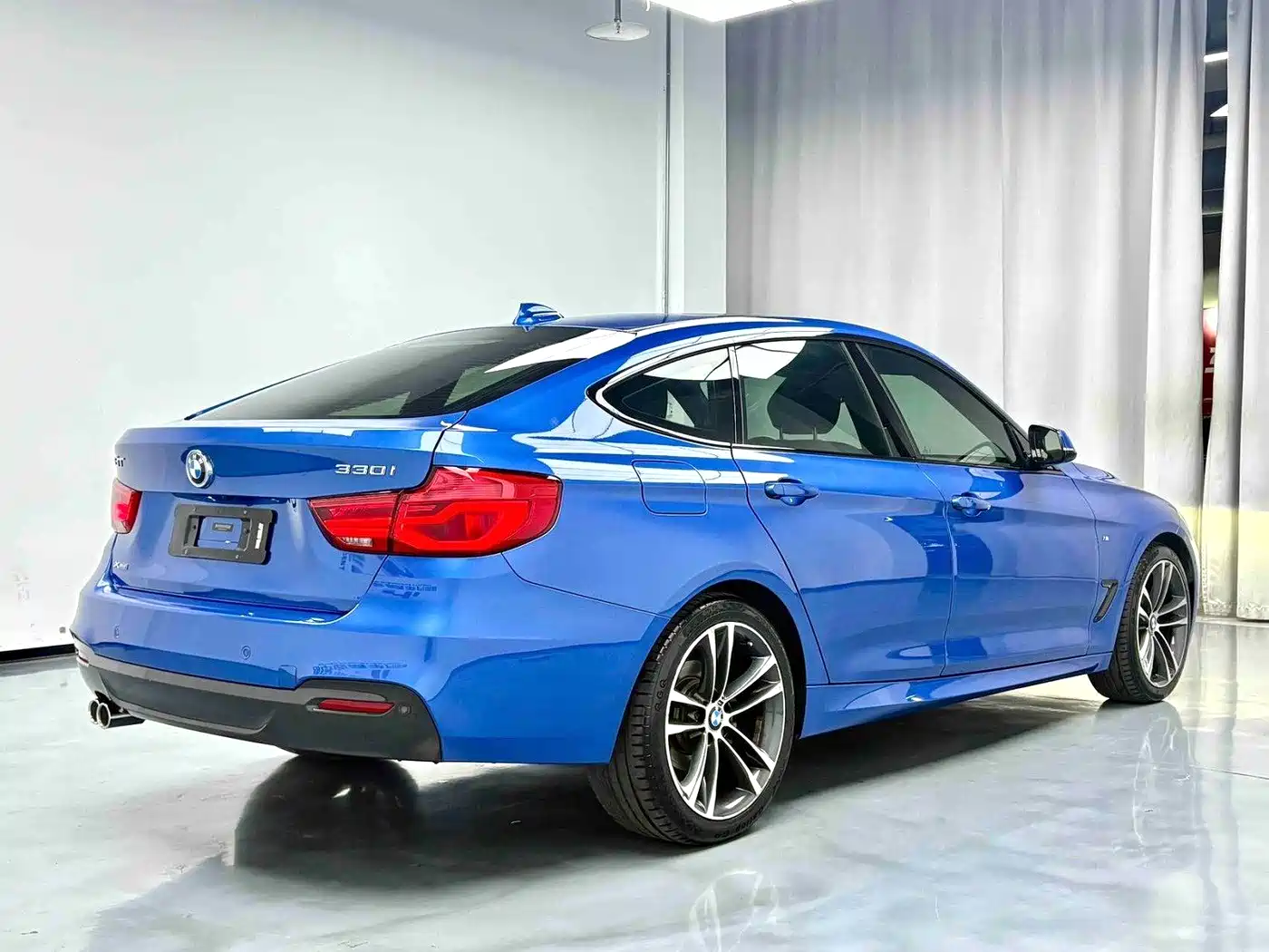 BMW 3 Series GT 2018 330i xDrive M Sport фото 9